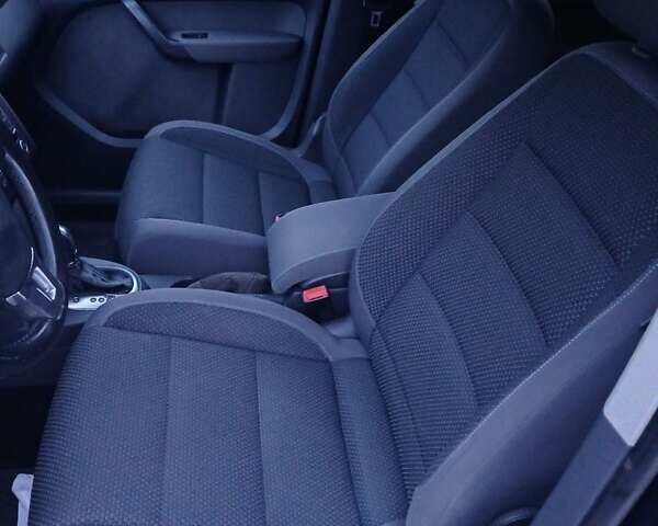 Синий Фольксваген Туран, объемом двигателя 1.97 л и пробегом 225 тыс. км за 12700 $, фото 5 на Automoto.ua