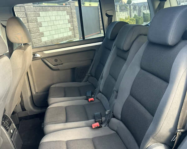 Синій Фольксваген Туран, об'ємом двигуна 1.6 л та пробігом 229 тис. км за 10999 $, фото 14 на Automoto.ua