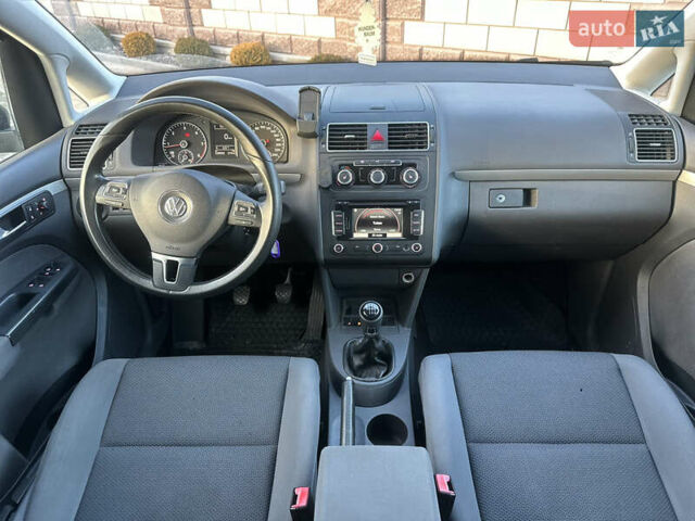 Синій Фольксваген Туран, об'ємом двигуна 1.6 л та пробігом 229 тис. км за 10999 $, фото 21 на Automoto.ua