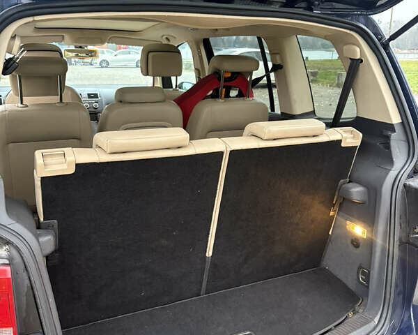 Синий Фольксваген Туран, объемом двигателя 1.6 л и пробегом 200 тыс. км за 11200 $, фото 2 на Automoto.ua