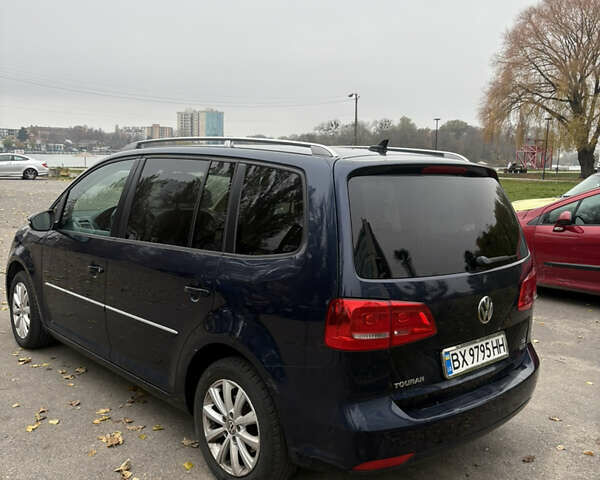 Синий Фольксваген Туран, объемом двигателя 1.6 л и пробегом 200 тыс. км за 11200 $, фото 1 на Automoto.ua