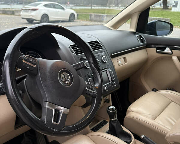 Синий Фольксваген Туран, объемом двигателя 1.6 л и пробегом 200 тыс. км за 11200 $, фото 4 на Automoto.ua