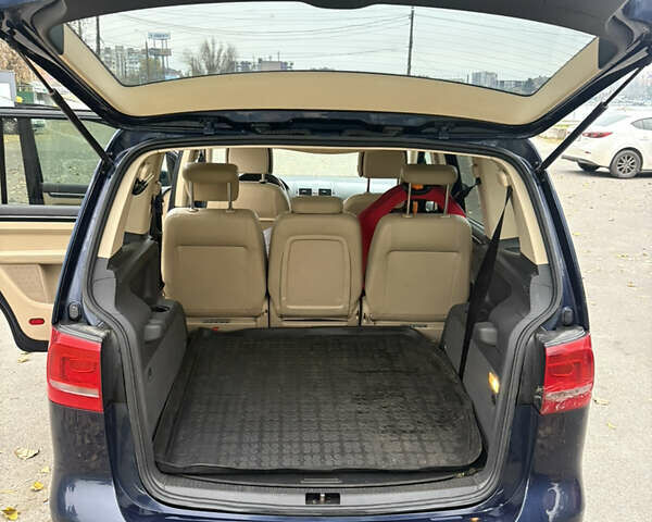 Синий Фольксваген Туран, объемом двигателя 1.6 л и пробегом 200 тыс. км за 11200 $, фото 3 на Automoto.ua