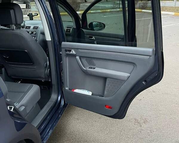 Синій Фольксваген Туран, об'ємом двигуна 1.6 л та пробігом 321 тис. км за 12900 $, фото 3 на Automoto.ua