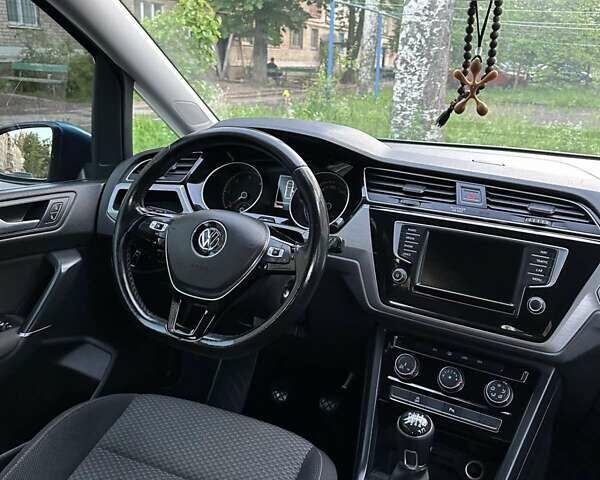 Синий Фольксваген Туран, объемом двигателя 1.97 л и пробегом 250 тыс. км за 16700 $, фото 5 на Automoto.ua