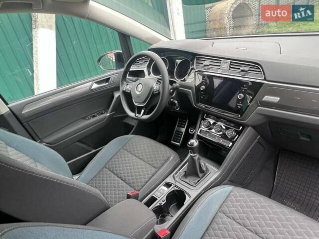 Синий Фольксваген Туран, объемом двигателя 2 л и пробегом 175 тыс. км за 18600 $, фото 6 на Automoto.ua