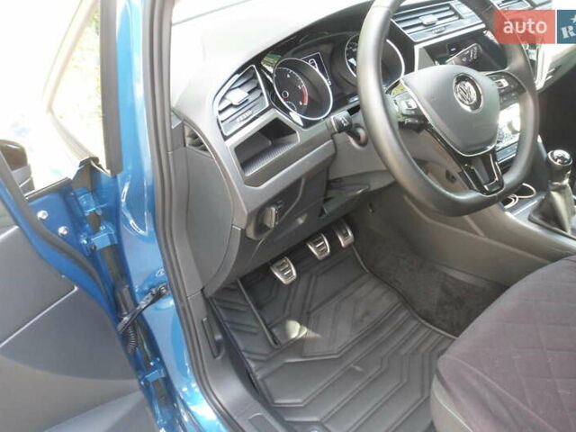 Синий Фольксваген Туран, объемом двигателя 2 л и пробегом 175 тыс. км за 18600 $, фото 9 на Automoto.ua