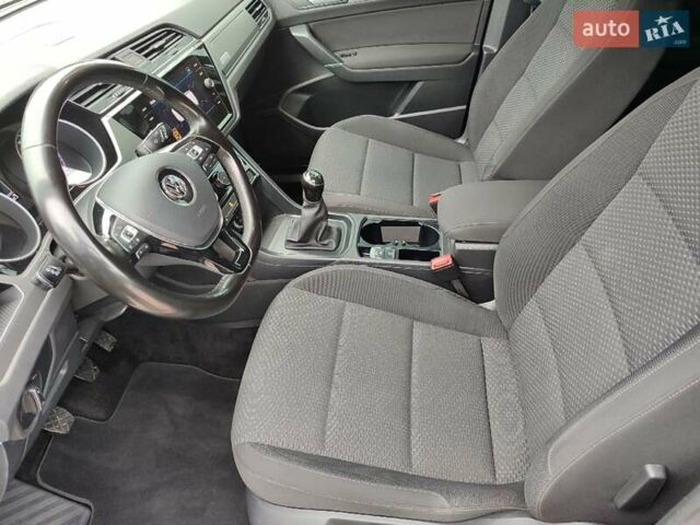 Синий Фольксваген Туран, объемом двигателя 1.97 л и пробегом 211 тыс. км за 16900 $, фото 9 на Automoto.ua