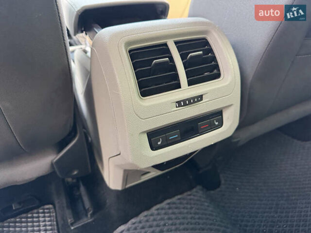 Синій Фольксваген Туран, об'ємом двигуна 1.97 л та пробігом 228 тис. км за 18500 $, фото 22 на Automoto.ua