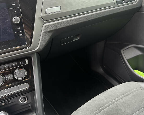 Синий Фольксваген Туран, объемом двигателя 1.97 л и пробегом 210 тыс. км за 20850 $, фото 15 на Automoto.ua