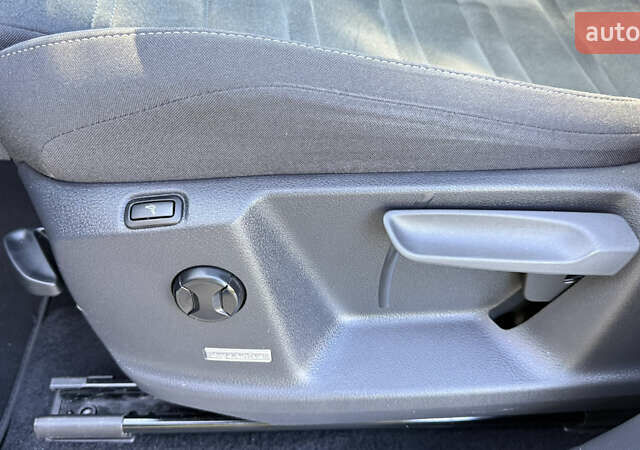 Синий Фольксваген Туран, объемом двигателя 1.97 л и пробегом 190 тыс. км за 25950 $, фото 31 на Automoto.ua