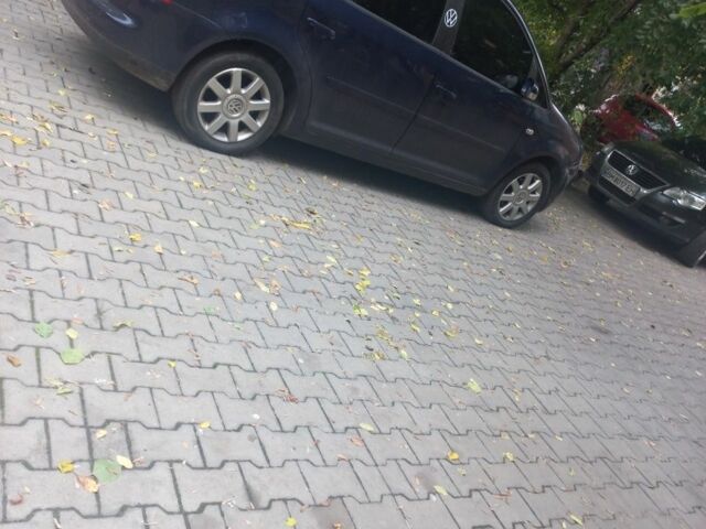 Фольксваген Туран 2005 в Сумах на Automoto.ua Синий Фольксваген Туран, объемом двигателя 1 л и пробегом 250 тыс. км за 6299 $, фото 4 на Automoto.ua