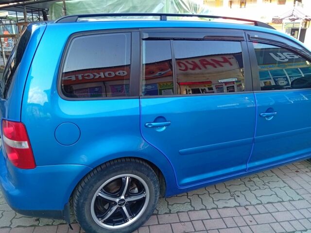 Синий Фольксваген Туран, объемом двигателя 1.6 л и пробегом 229 тыс. км за 5000 $, фото 1 на Automoto.ua