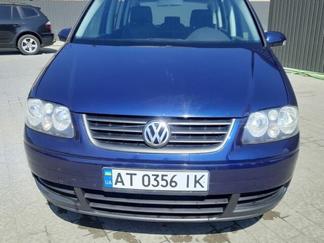 Синій Фольксваген Туран, об'ємом двигуна 1.6 л та пробігом 292 тис. км за 5100 $, фото 2 на Automoto.ua