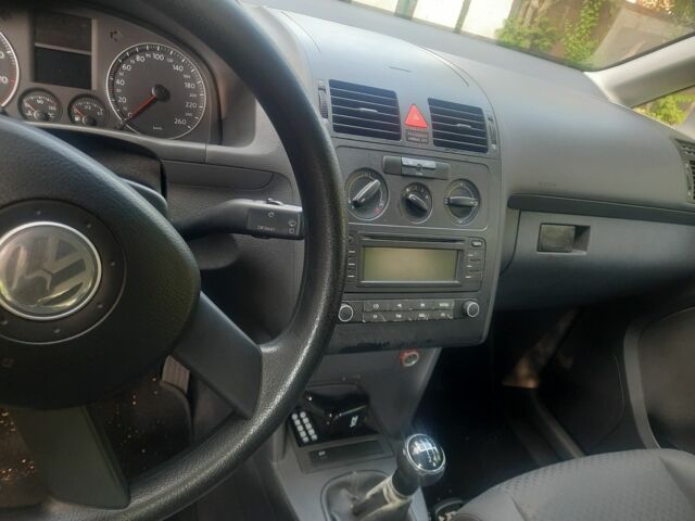 Синій Фольксваген Туран, об'ємом двигуна 1.6 л та пробігом 292 тис. км за 5100 $, фото 9 на Automoto.ua