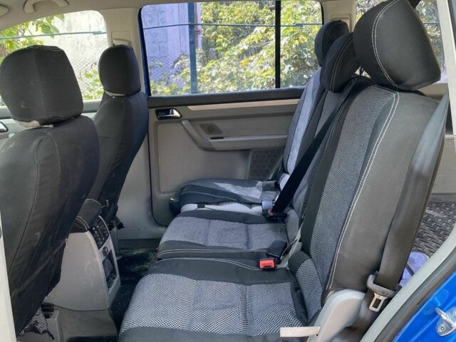 Синий Фольксваген Туран, объемом двигателя 1.6 л и пробегом 270 тыс. км за 5400 $, фото 3 на Automoto.ua