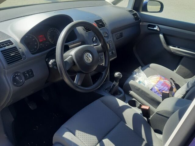 Синій Фольксваген Туран, об'ємом двигуна 1.6 л та пробігом 292 тис. км за 5100 $, фото 19 на Automoto.ua