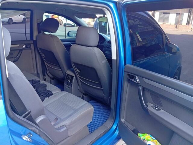 Синий Фольксваген Туран, объемом двигателя 1.6 л и пробегом 229 тыс. км за 5000 $, фото 3 на Automoto.ua