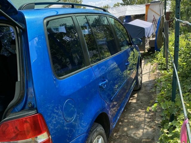 Синий Фольксваген Туран, объемом двигателя 1.6 л и пробегом 270 тыс. км за 5400 $, фото 4 на Automoto.ua