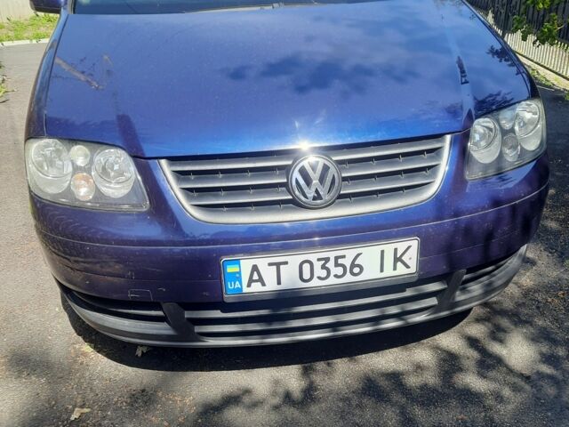Синій Фольксваген Туран, об'ємом двигуна 1.6 л та пробігом 292 тис. км за 5100 $, фото 5 на Automoto.ua