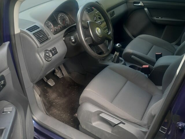 Синій Фольксваген Туран, об'ємом двигуна 1.6 л та пробігом 292 тис. км за 5100 $, фото 11 на Automoto.ua