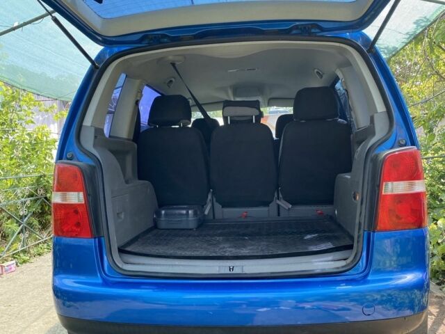 Синий Фольксваген Туран, объемом двигателя 1.6 л и пробегом 270 тыс. км за 5400 $, фото 5 на Automoto.ua