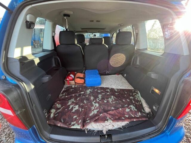 Синий Фольксваген Туран, объемом двигателя 2 л и пробегом 276 тыс. км за 5500 $, фото 5 на Automoto.ua