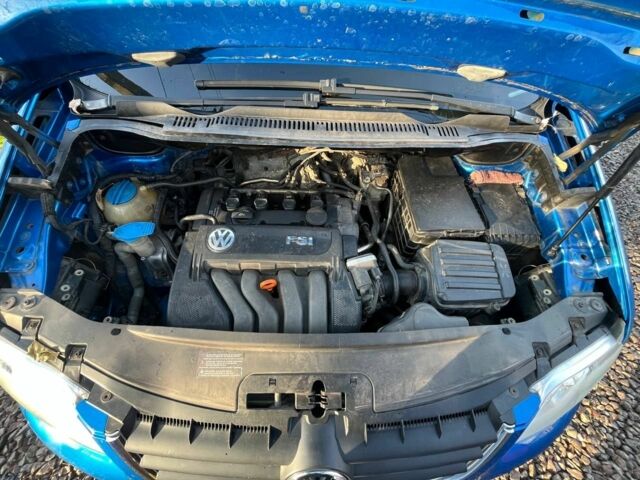 Синий Фольксваген Туран, объемом двигателя 2 л и пробегом 276 тыс. км за 5500 $, фото 4 на Automoto.ua