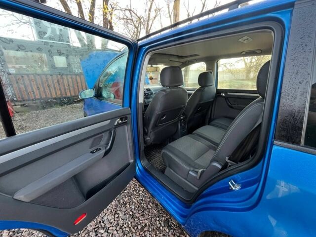 Синий Фольксваген Туран, объемом двигателя 2 л и пробегом 276 тыс. км за 5500 $, фото 7 на Automoto.ua