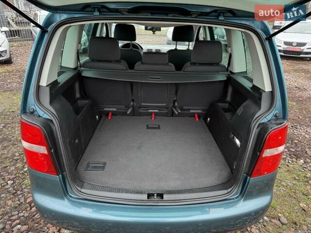 Зеленый Фольксваген Туран, объемом двигателя 1.6 л и пробегом 188 тыс. км за 5750 $, фото 2 на Automoto.ua