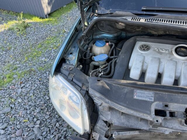 Зеленый Фольксваген Туран, объемом двигателя 1.9 л и пробегом 230 тыс. км за 1950 $, фото 7 на Automoto.ua