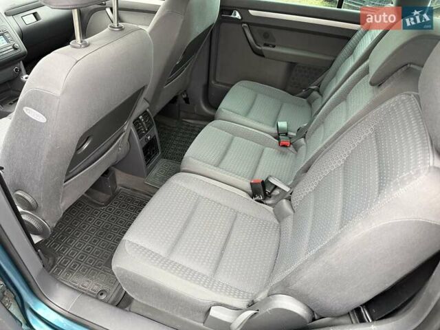 Зеленый Фольксваген Туран, объемом двигателя 1.6 л и пробегом 188 тыс. км за 5750 $, фото 1 на Automoto.ua