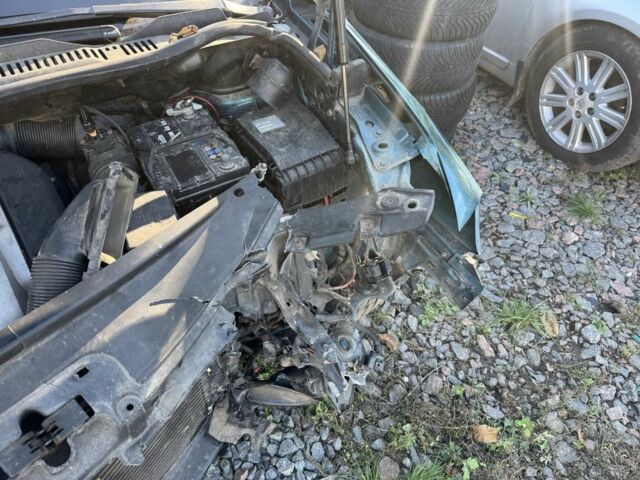 Зеленый Фольксваген Туран, объемом двигателя 1.9 л и пробегом 230 тыс. км за 1950 $, фото 6 на Automoto.ua