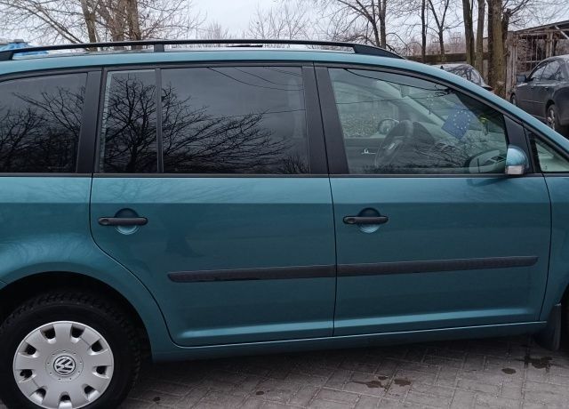 Зеленый Фольксваген Туран, объемом двигателя 1.6 л и пробегом 259 тыс. км за 5500 $, фото 6 на Automoto.ua