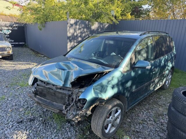 Зеленый Фольксваген Туран, объемом двигателя 1.9 л и пробегом 230 тыс. км за 1950 $, фото 4 на Automoto.ua