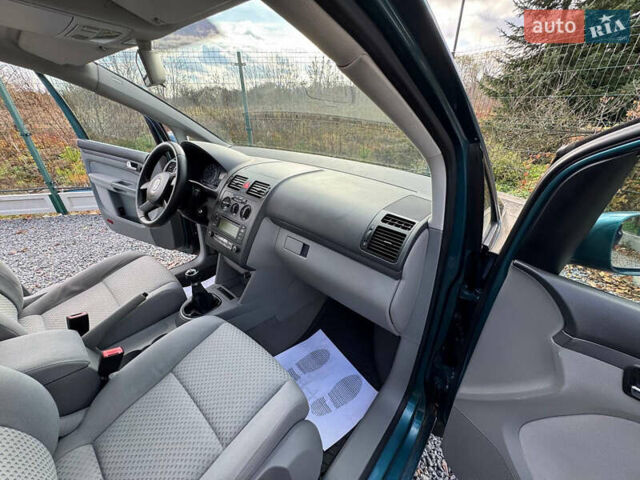 Зеленый Фольксваген Туран, объемом двигателя 1.6 л и пробегом 186 тыс. км за 5150 $, фото 58 на Automoto.ua