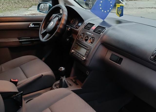 Зеленый Фольксваген Туран, объемом двигателя 1.6 л и пробегом 259 тыс. км за 5500 $, фото 11 на Automoto.ua