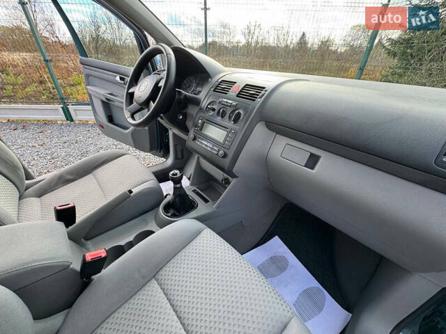 Зеленый Фольксваген Туран, объемом двигателя 1.6 л и пробегом 186 тыс. км за 5150 $, фото 59 на Automoto.ua