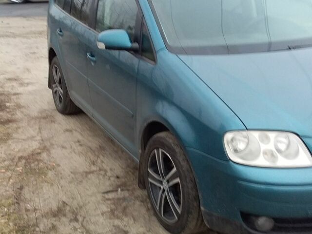 Зеленый Фольксваген Туран, объемом двигателя 2 л и пробегом 200 тыс. км за 4199 $, фото 2 на Automoto.ua