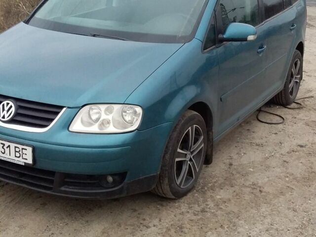 Зеленый Фольксваген Туран, объемом двигателя 2 л и пробегом 200 тыс. км за 4199 $, фото 1 на Automoto.ua