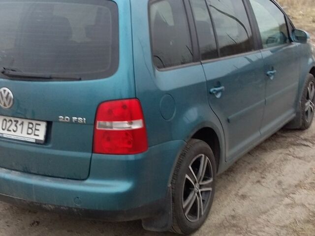 Зеленый Фольксваген Туран, объемом двигателя 2 л и пробегом 200 тыс. км за 4199 $, фото 3 на Automoto.ua
