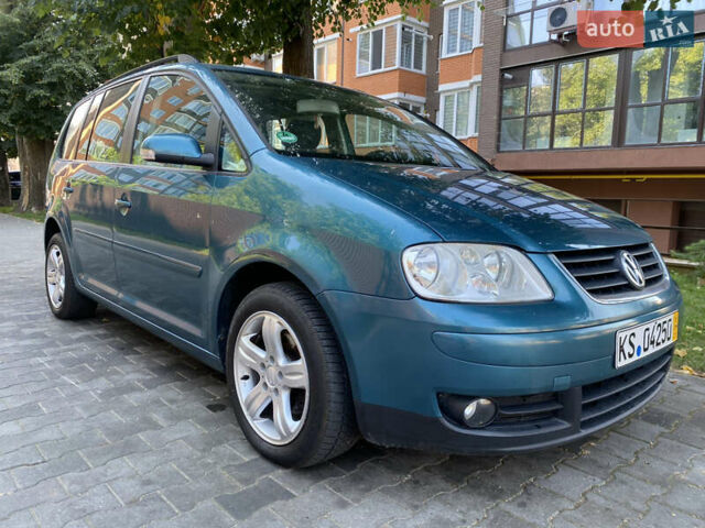 Зелений Фольксваген Туран, об'ємом двигуна 1.6 л та пробігом 216 тис. км за 5500 $, фото 14 на Automoto.ua