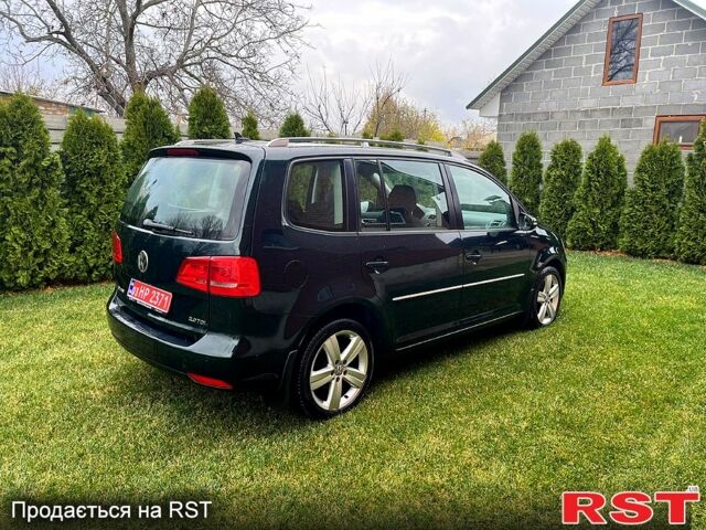 Зеленый Фольксваген Туран, объемом двигателя 2 л и пробегом 282 тыс. км за 10700 $, фото 2 на Automoto.ua