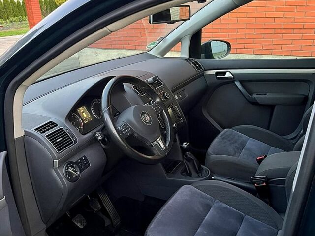 Зеленый Фольксваген Туран, объемом двигателя 2 л и пробегом 282 тыс. км за 10700 $, фото 5 на Automoto.ua