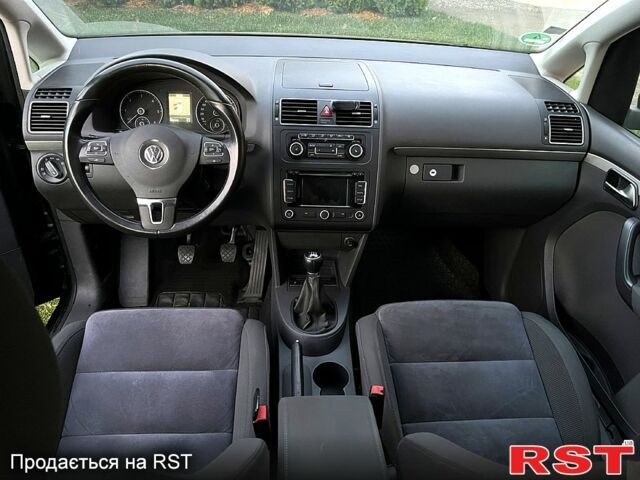 Зеленый Фольксваген Туран, объемом двигателя 2 л и пробегом 282 тыс. км за 10700 $, фото 4 на Automoto.ua