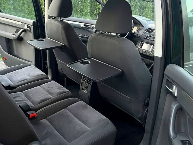 Зеленый Фольксваген Туран, объемом двигателя 2 л и пробегом 282 тыс. км за 10700 $, фото 8 на Automoto.ua