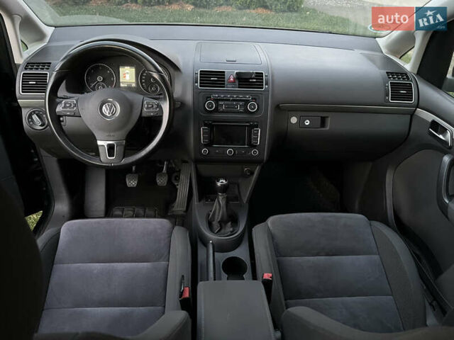 Зеленый Фольксваген Туран, объемом двигателя 2 л и пробегом 282 тыс. км за 10700 $, фото 4 на Automoto.ua