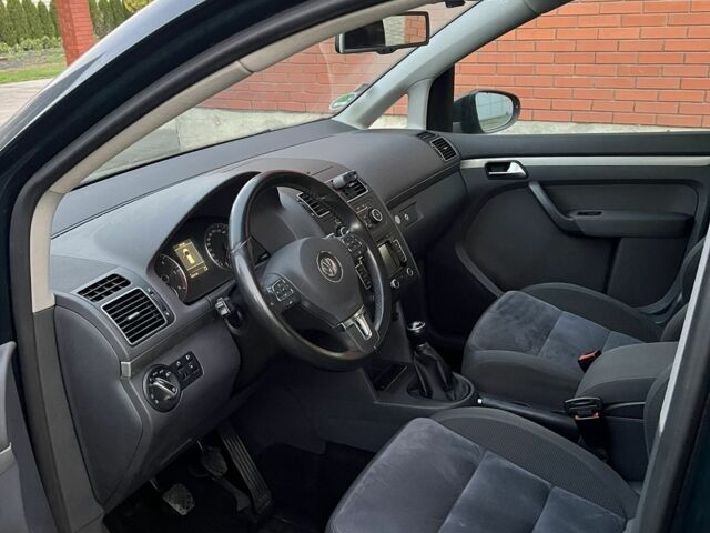 Зеленый Фольксваген Туран, объемом двигателя 2 л и пробегом 282 тыс. км за 10700 $, фото 5 на Automoto.ua