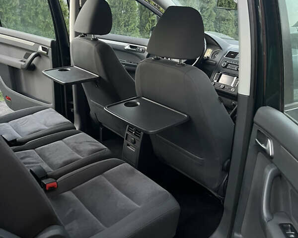 Зеленый Фольксваген Туран, объемом двигателя 2 л и пробегом 282 тыс. км за 10700 $, фото 8 на Automoto.ua