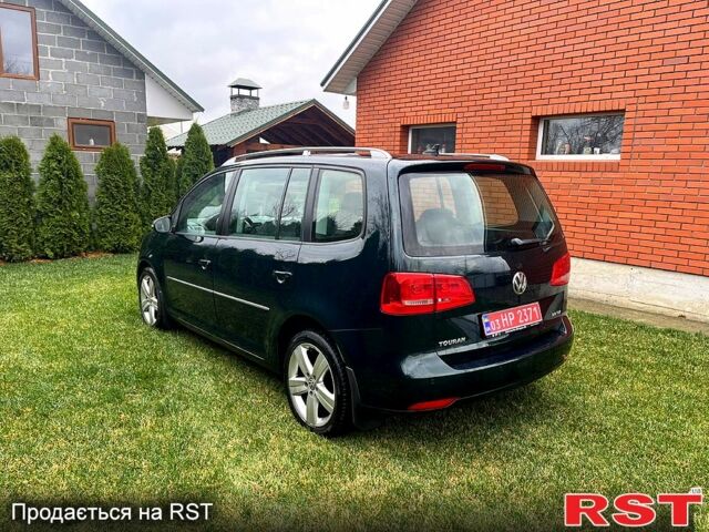 Зеленый Фольксваген Туран, объемом двигателя 2 л и пробегом 282 тыс. км за 10700 $, фото 3 на Automoto.ua